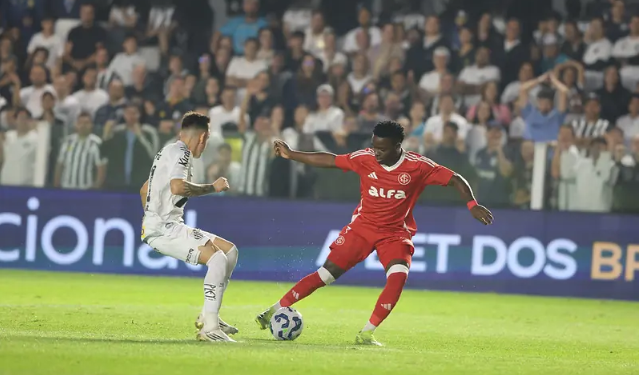Santos perde do Internacional na Vila Belmiro