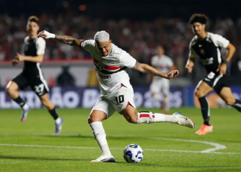 São Paulo vence o Corinthians e se afasta do Z4 do Brasileirão