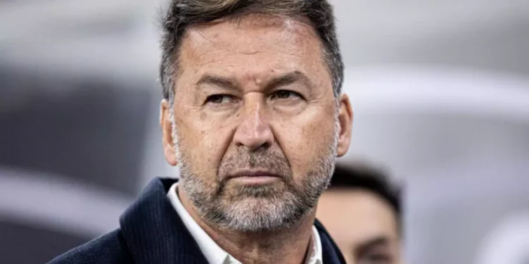 Sócios se reúnem para votar impeachment de Augusto Melo