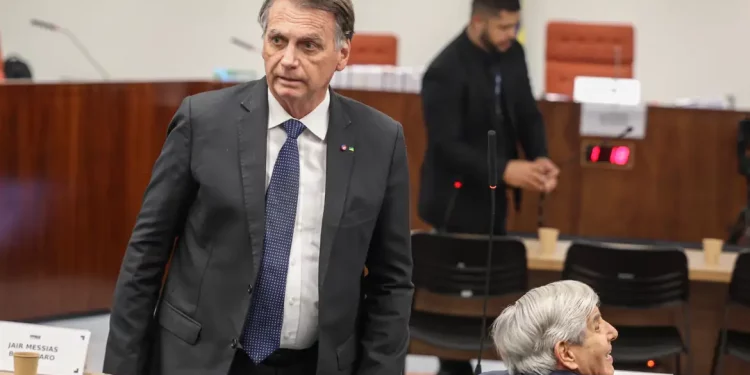 Prisão domiciliar: saiba o que Bolsonaro está proibido de fazer