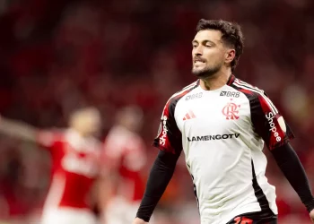 Flamengo volta a derrotar o Internacional e avança na Libertadores