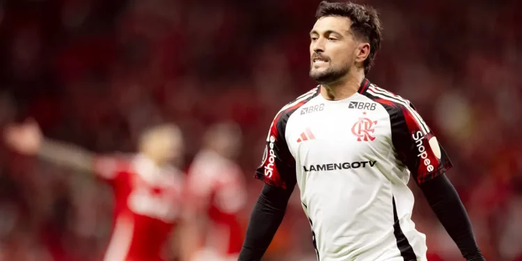 Flamengo volta a derrotar o Internacional e avança na Libertadores