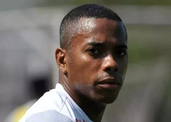 Maioria do STF mantém prisão do ex-jogador Robinho