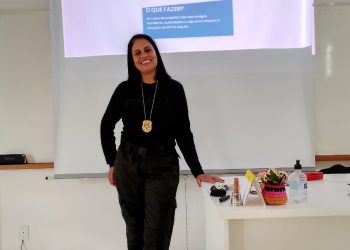AVARÉ – Policial Civil ministra palestra sobre golpes virtuais a grupo de pessoas idosas
