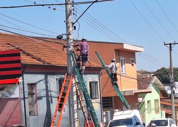 FISCALIZAÇÃO – *Governo Roberto Araujo segue com trabalho de remoção de fios irregulares em Avaré*
