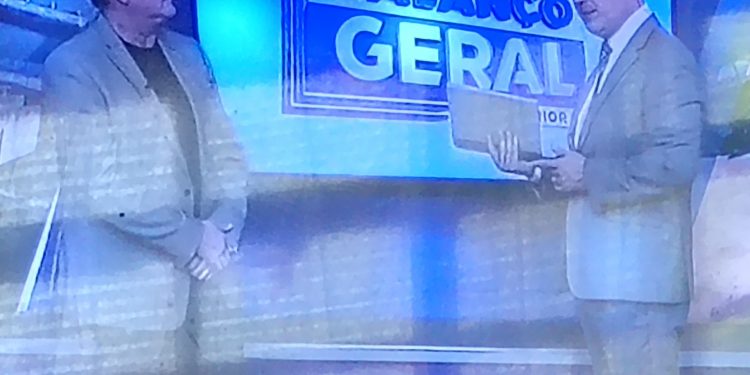 Prefeito Roberto Araújo participou do Balanço Geral da Rede Record