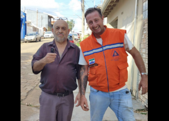 IDOSO TEM CHAVE DE CARRO RESGATADA POR DEFESA CIVIL APÓS CAIR EM BUEIRO EM AVARÉ