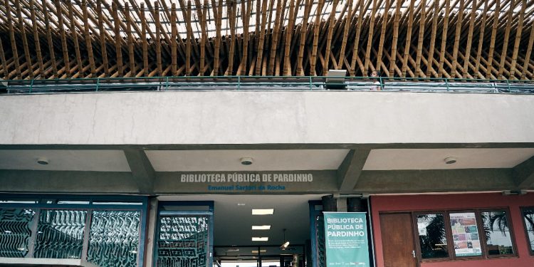 Biblioteca Pública de Pardinho é selecionada para o Viagem Literária 2025 e recebe espetáculo com Cia. Mandingueiras da Pracinha