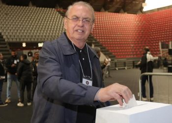 Osmar Stábile vence eleição e segue como presidente do Corinthians