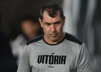 Após vexame histórico no Brasileiro, Fábio Carille é demitido pelo Vitória