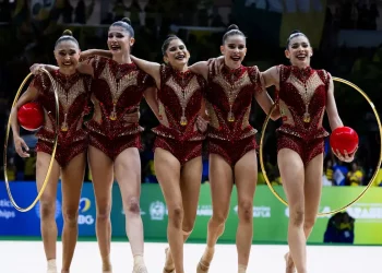 Ao som de “Evidências”, Brasil conquista prata na série mista