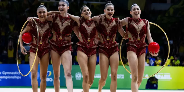 Ao som de “Evidências”, Brasil conquista prata na série mista