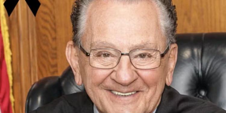 Morre Frank Caprio, conhecido como ‘melhor juiz do mundo’, aos 88 anos
