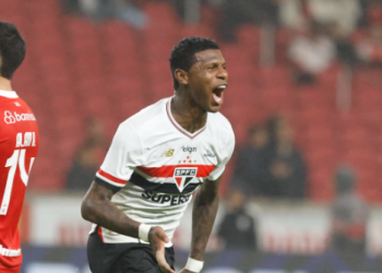 São Paulo bate o Internacional no Beira-Rio