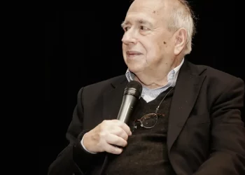 Luis Fernando Verissimo é internado em UTI de hospital em Porto Alegre