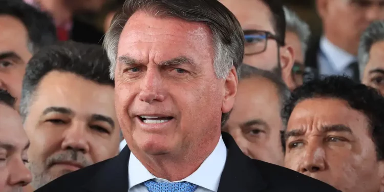 Bolsonaro nega tentativa de fuga e pede revogação da prisão domiciliar