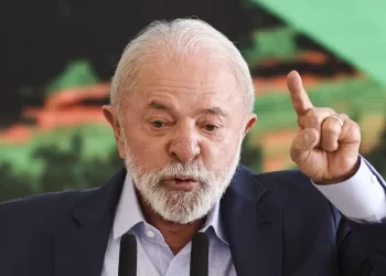 Lula telefona para Xi Jinping e conversam sobre ampliação de comércio
