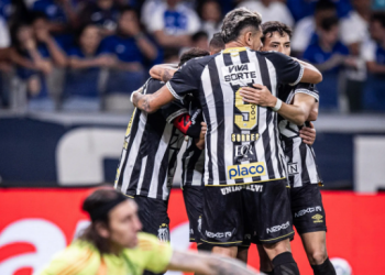 Santos vence o Cruzeiro e se afasta do Z4 do Brasileirão