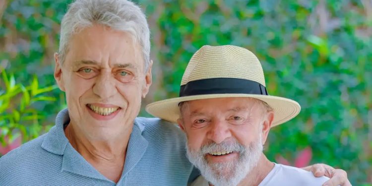 Chico Buarque é convidado para compor samba-enredo em homenagem ao presidente Lula