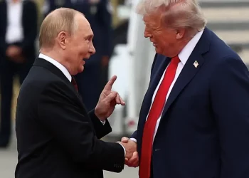 Trump e Putin encerram reunião sem acordo, mas com diálogo “produtivo”