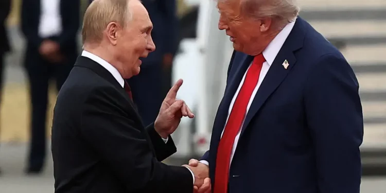 Trump e Putin encerram reunião sem acordo, mas com diálogo “produtivo”