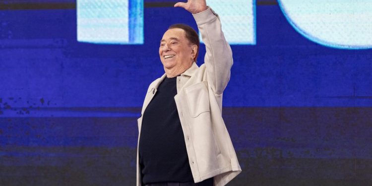 Raul Gil recebe alta do hospital e seguirá tratamento em casa