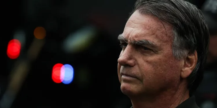 Defesa pede revogação de medidas cautelares contra Jair Bolsonaro