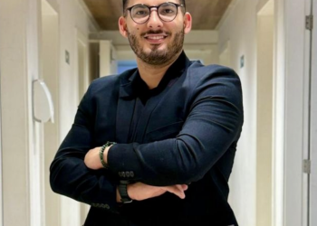 Diretor do SBT é preso após sair de motel com jornalista casada