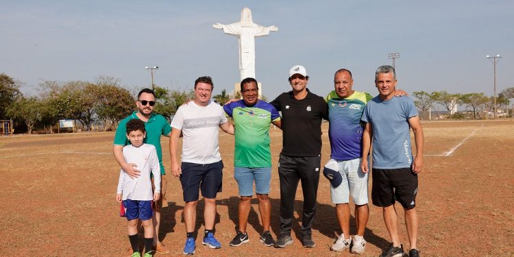 ESPORTE *Ex-jogador Essinho comanda avaliação técnica do Santos no Campo Municipal*