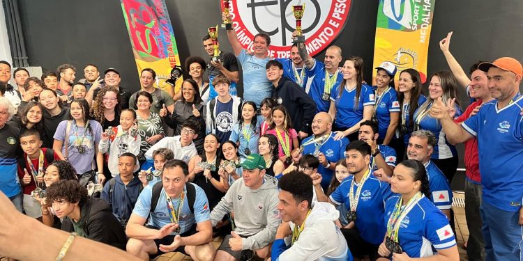NATAÇÃO AVAREENSE SAGROU-SE CAMPEÃ  NO SUPER 50 COMPETIÇÃO REALIZADO NESTE ÚLTIMO DOMINGO EM SÃO PAULO NO CENTRO OLÍMPICO.