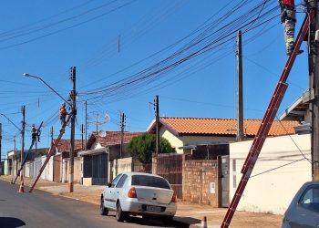 PRESIDENTE DA CÂMARA INTERMEDIA DOAÇÕES DE MAIS DE 3 MIL PACOTES DE BOLACHAS AO PROJETO ARCO-ÍRIS EM AVARÉ