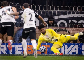 Corinthians vence o Athletico-PR e avança às semifinais da Copa do Brasil