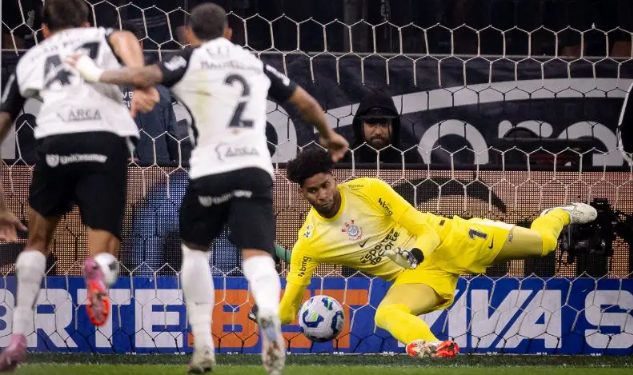 Corinthians vence o Athletico-PR e avança às semifinais da Copa do Brasil
