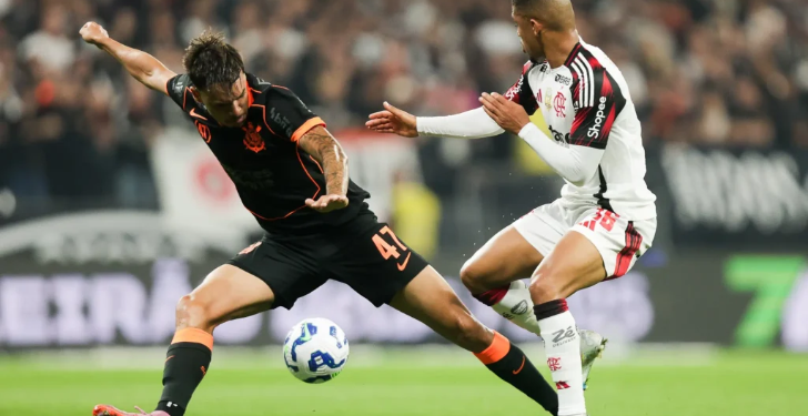 Flamengo vence o Corinthians de virada na Neo Química Arena