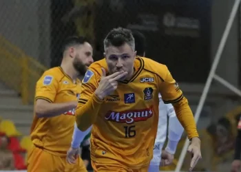 Praia Clube vacila no fim, perde para o Magnus e deixa liderança da LNF