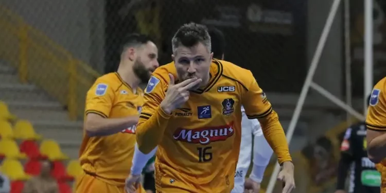 Praia Clube vacila no fim, perde para o Magnus e deixa liderança da LNF