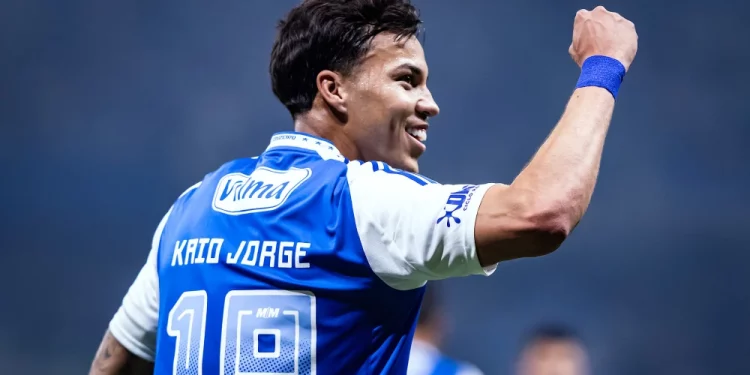 Camisa usada por Kaio Jorge em Cruzeiro x Atlético é leiloada por valor surpreendente