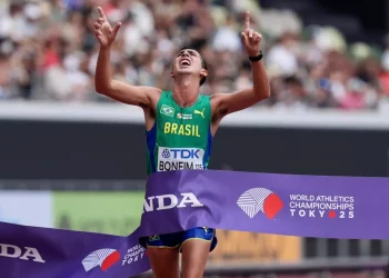 Caio Bonfim é ouro nos 20 km da marcha atlética e se torna o maior medalhista brasileiro em Mundiais