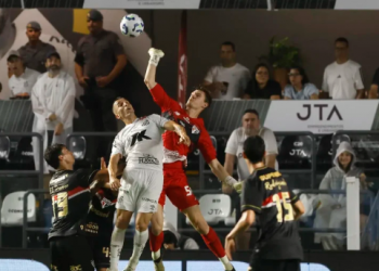 Santos vence o São Paulo na Vila e volta a vencer após quatro partidas