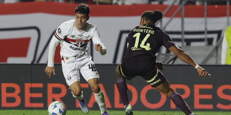 São Paulo perde da LDU e está eliminado da Libertadores