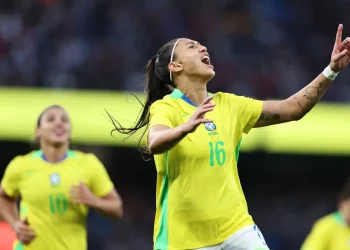 Com uma a menos, seleção feminina vence amistoso contra Inglaterra