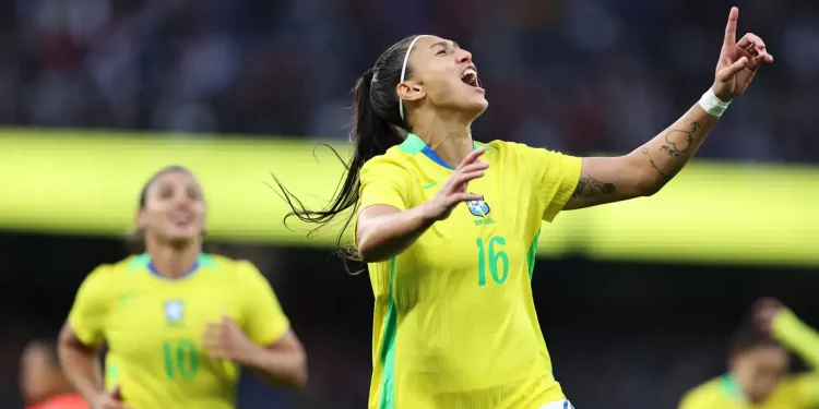 Com uma a menos, seleção feminina vence amistoso contra Inglaterra