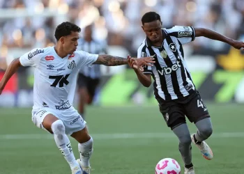 Botafogo fica duas vezes à frente, mas cede empate ao Santos no Rio