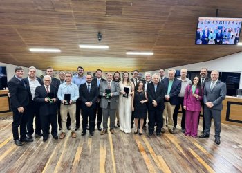 Médicos e médicas foram homenageados na Câmara com a Medalha de Mérito Legislativo “São Lucas”