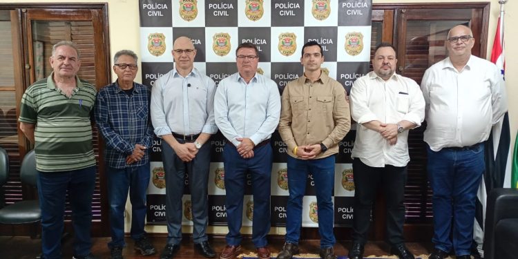 Autoridades discutem melhorias para Polícia Civil durante visita à Seccional de Avaré