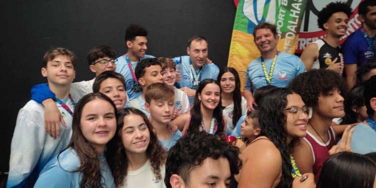 NATAÇÃO AVAREENSE É VICE-CAMPEÃ NO OPEN COMPETIÇÃO REALIZADO NESTE ÚLTIMO DOMINGO EM SÃO PAULO NO CENTRO OLÍMPICO.