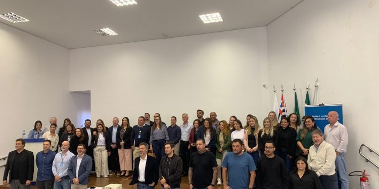 INDÚSTRIA E COMÉRCIO  *Encontro do SEBRAE sobre cadeia têxtil reúne empresários do setor em Avaré*