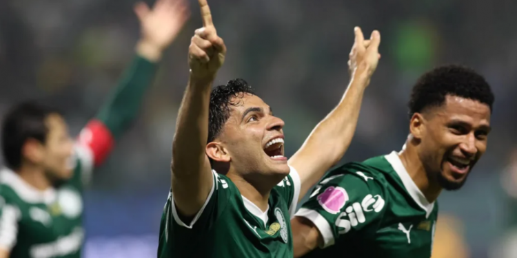 Palmeiras goleia o Juventude e se isola na liderança do Campeonato Brasileiro