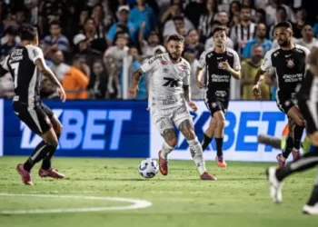 Santos vence o Corinthians na Vila Belmiro e respira no Brasileirão