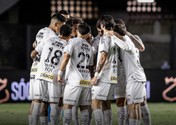 Santos perde do Vitória na Vila Belmiro